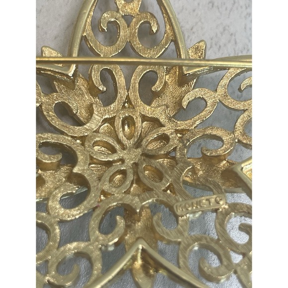 VTG Signed Monet 5 Point Gold Tone Filigree Star Brooch - Picture 5 of 5